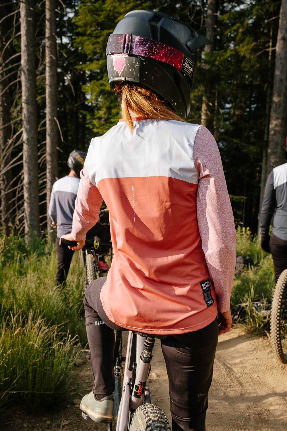 Maillot VTT femme manches longues terracotta Maillot VTT femme manches longues terracotta de dos