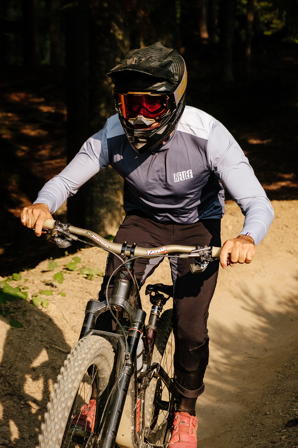 Maillot VTT homme RELIEF Équipements manches longues gris Maillot VTT homme RELIEF Équipements manches longues gris, ride bikepark de face