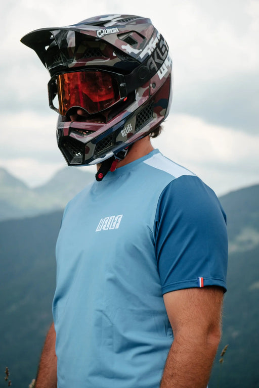 maillot VTT manche courte bleu pastel relief equipements