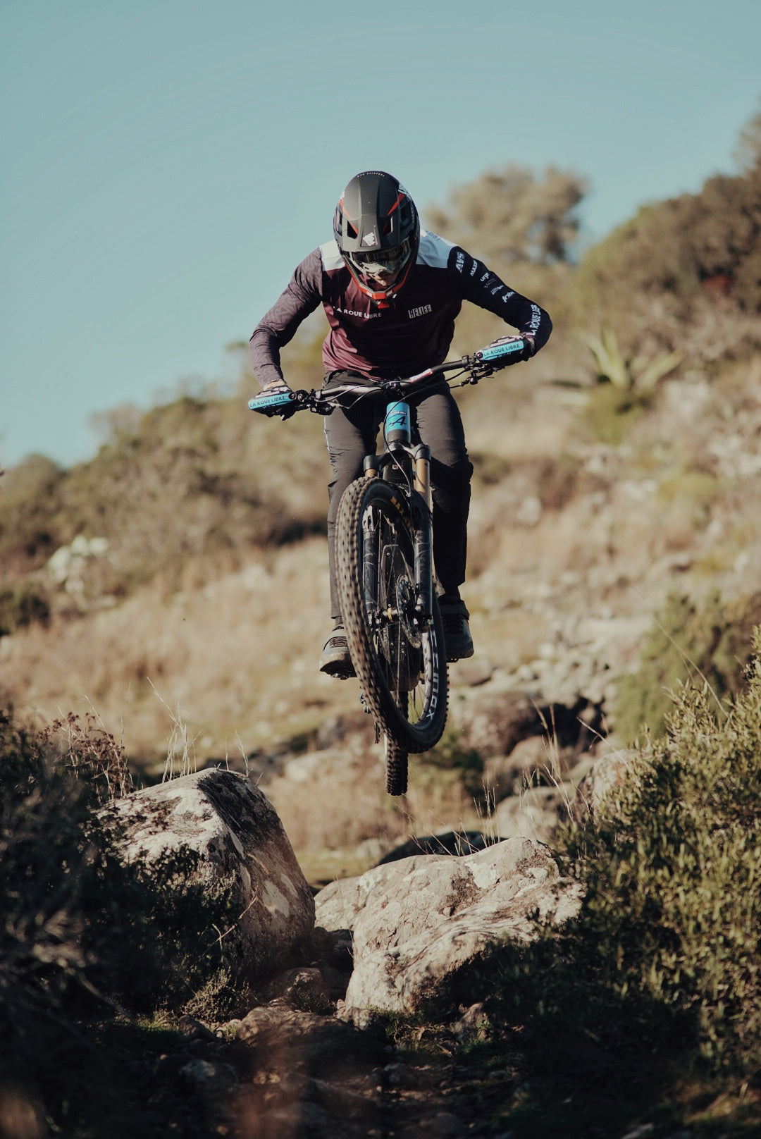 Diego Giordanengo et son lapierre GLP3 sur saut VTT électrique emtb